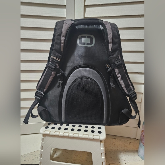 Unisex OGIO backpack with protection part for laptops - Picture 3 of 11